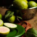 सीक्रेट अनलॉक करें: अपने बालों को धोने के लिए अद्भुत लाभ मजबूत, स्वस्थ बालों के लिए पत्तियों के साथ पत्तियों के साथ