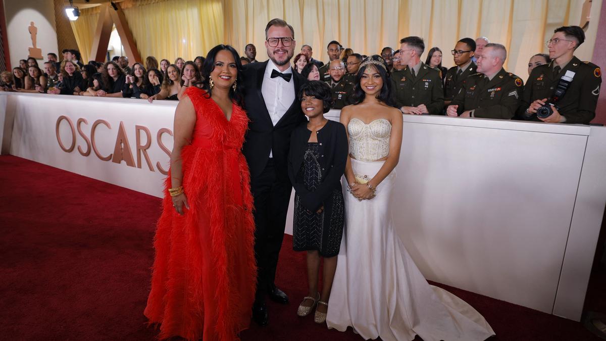 ‘अनुजा’ अभिनेता अनन्या शांबग ने डिजाइनर पूर्निमा इंद्रजिथ के केरल हैंडलूम को ऑस्कर पहनते हैं