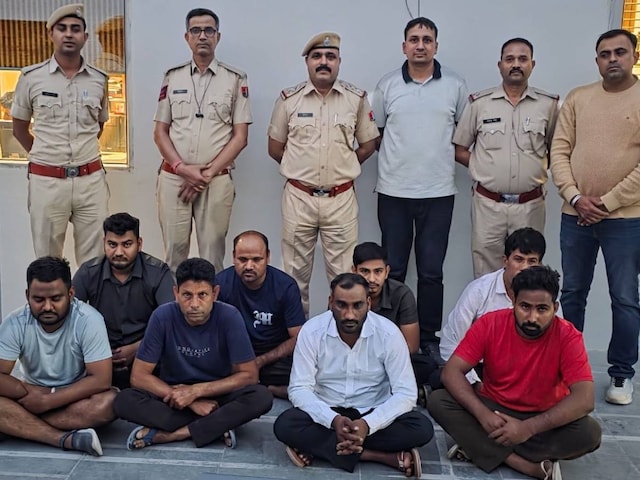 8 युवाओं ने 21 करोड़ रुपये पर छापा मारा, मशीनों को प्रिंट करने वाले नोट्स बन गए