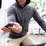 Google का फाइंड माई डिवाइस ऐप एक प्रमुख अपग्रेड हो जाता है: लोग अब लाइव ट्रैकिंग कर रहे हैं!