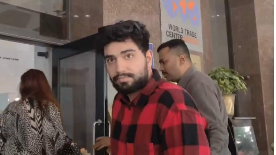 Indias गॉट लेटेंट रो: कॉमेडियन सामय रैना महाराष्ट्र साइबर सेल के सामने दिखाई देते हैं