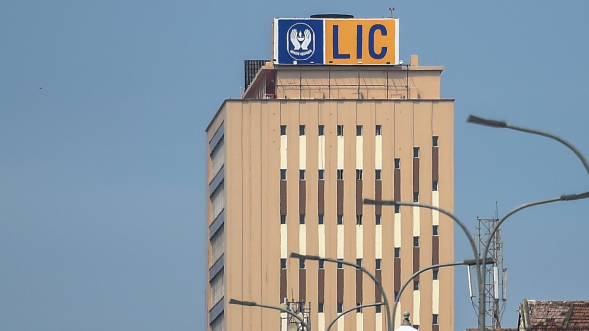 LIC की BIMA SAKHHI: 10 वीं पास महिलाएं प्रति माह 7,000 रुपये कमा सकती हैं – चेक विवरण