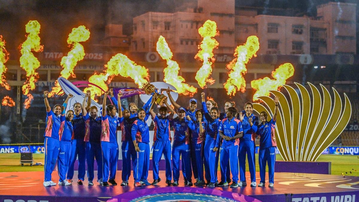 WPL 2025 फाइनल: मुंबई इंडियंस ने शीर्षक प्राप्त किया, दिल्ली फाल्ट्स अभी तक फिर से