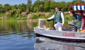 अब आप केंद्र और दिल्ली सरकार के बीच एमओयू पर हस्ताक्षर करते हुए, यमुना में क्रूज की सवारी का आनंद ले पाएंगे