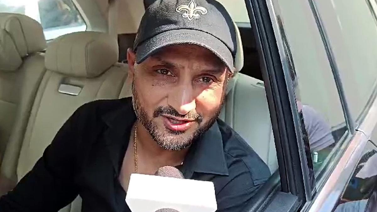 आईपीएल मैच के दौरान जोफरा आर्चर पर टिप्पणी के बाद नस्लवाद की पंक्ति में हरभजन सिंह