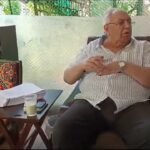 उन्होंने सेवानिवृत्त कप्तान से कहा-मैं एलन मस्क की मां हूं, फिर बड़े पैसे की योजना को बताया