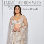 करीना कपूर ने 25 साल के लक्मे फैशन वीक मनाते हैं, मेरे पेट में तैमूर के साथ रैंप को याद करते हैं