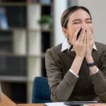 काम पर नींद लग रही है? दिन की नींद को रोकने में मदद करने के लिए टिप्स