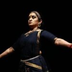 काली का जश्न: नृत्य के माध्यम से समय और कालातीतता की देवी