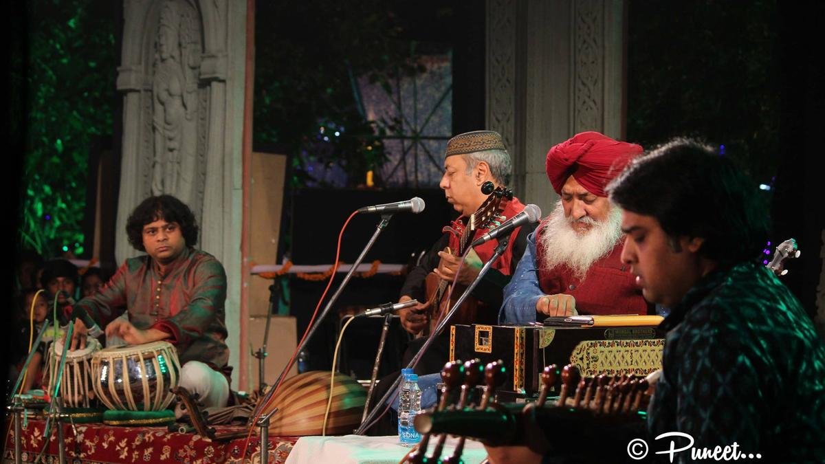 चार यार दोस्ती और प्यार से प्रेरित एक बैंड है