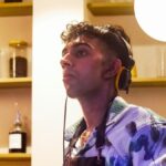 चेन्नई में एक कॉफी शॉप में हमारे साथ गुनगुनाना चाहते हैं?