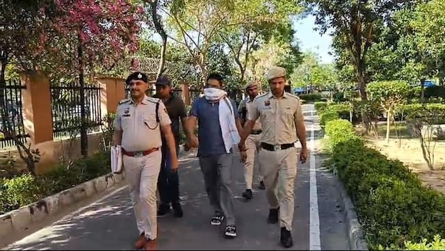 राष्ट्रपति के दत्तक गांव में 55 करोड़ घोटाला, पूर्व प्रमुख गिरफ्तार