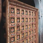 जोधपुर स्थित फर्नीचर और सजावट ब्रांड पारंपरिक हस्तकला केंद्र देश भर से एकत्रित लकड़ी के अपसाइक्लिंग लकड़ी में अर्थ पाता है