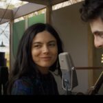 जोन बैज़ पर, वह महिला जिसने एक किंवदंती और बॉब डायलन का एक संग्रह बनाया