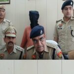 पुजारी के कमरे में ताला लटका हुआ था, पुलिस ने दरवाजा तोड़ दिया, इंद्रियों को उड़ा दिया