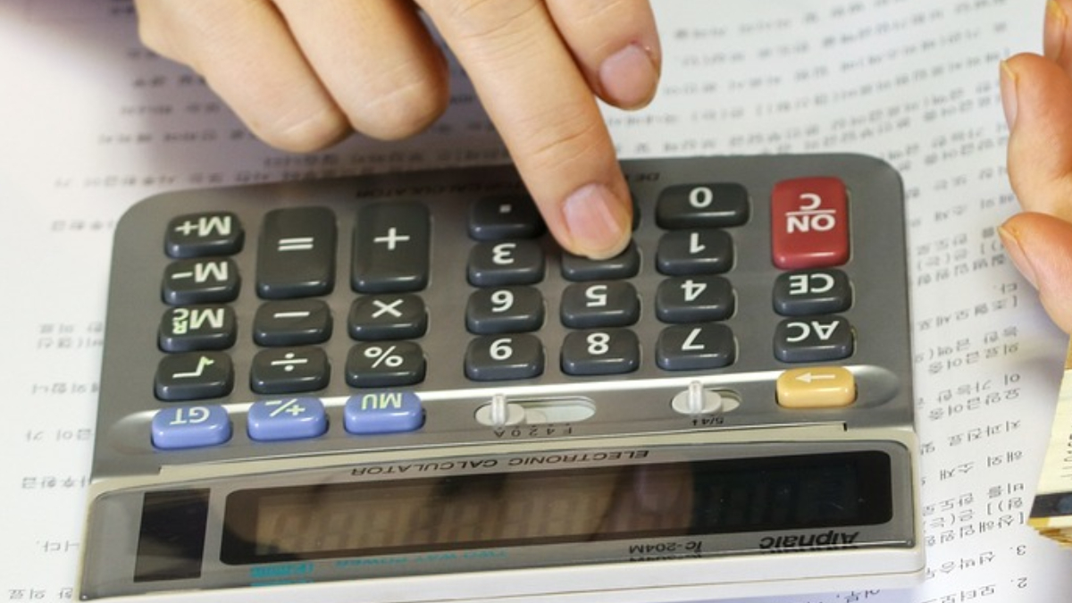 फिक्स्ड बनाम फ्लोटिंग इंटरेस्ट रेट्स: कौन सा आपके लिए सही है? पूर्ण मार्गदर्शिका