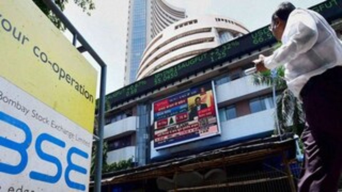 मार्केट क्लोजिंग बेल: सेंसक्स लगभग सपाट, निफ्टी उच्चतर समाप्त होता है