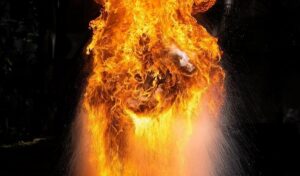 मुंबई: गैस पाइपलाइन में आग, तीन लोग घायल हो गए