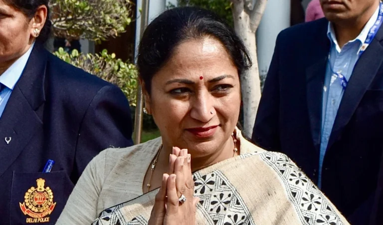 मुख्यमंत्री रेखा गुप्ता ने प्रमुख नालियों की स्थिति का निरीक्षण किया 5 Rekha Gupta