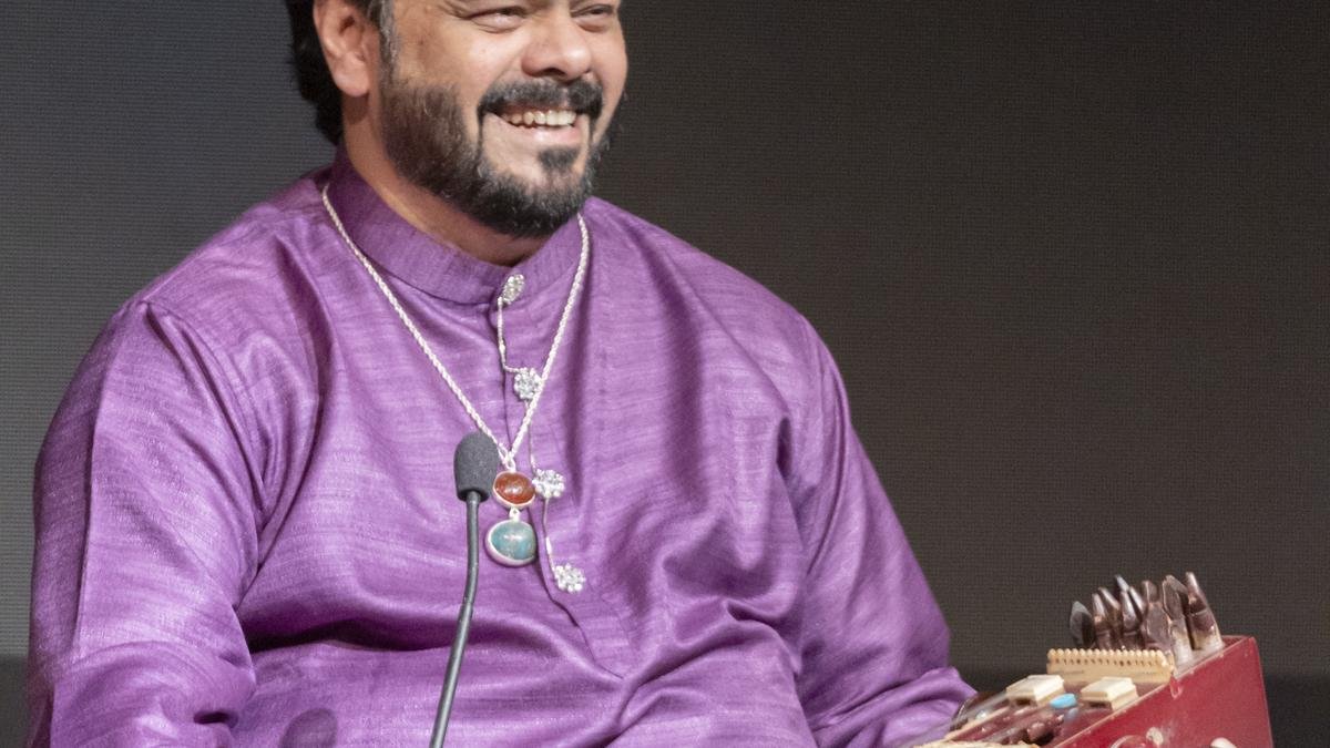 मोरदबाद से उस परिवार से मिलें जिसने सारंगी की परंपरा को जीवित रखा है