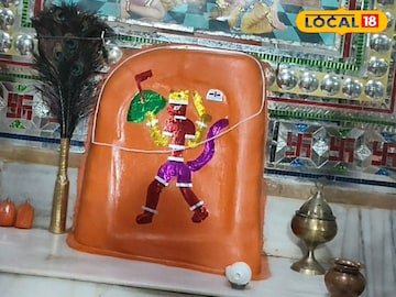 यहाँ हनुमान जी का पूर्व मुखी मंदिर है, यह बारिश के बारे में मान्यता है ...