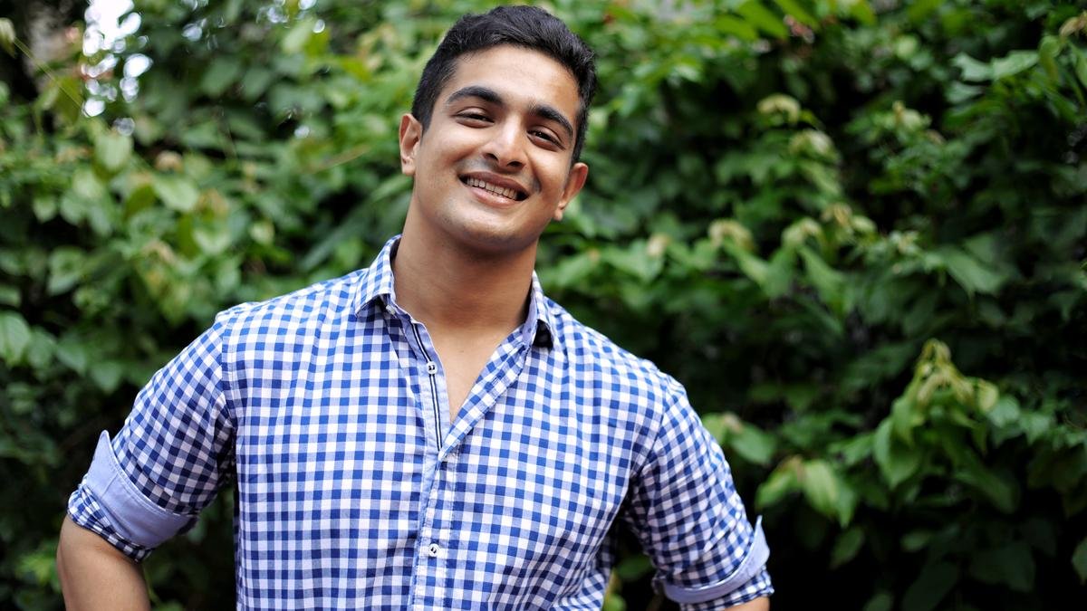 रणवीर अल्लाहबादिया 'भारत के अव्यक्त' विवाद के बाद पॉडकास्टिंग में लौटता है, 'एक और मौका' का अनुरोध करता है