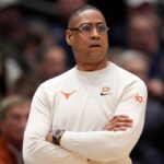 लॉन्गहॉर्न के बाद टेक्सास फायर कोच रॉडनी टेरी एनसीएए टूर्नामेंट से एक और त्वरित निकास बनाते हैं