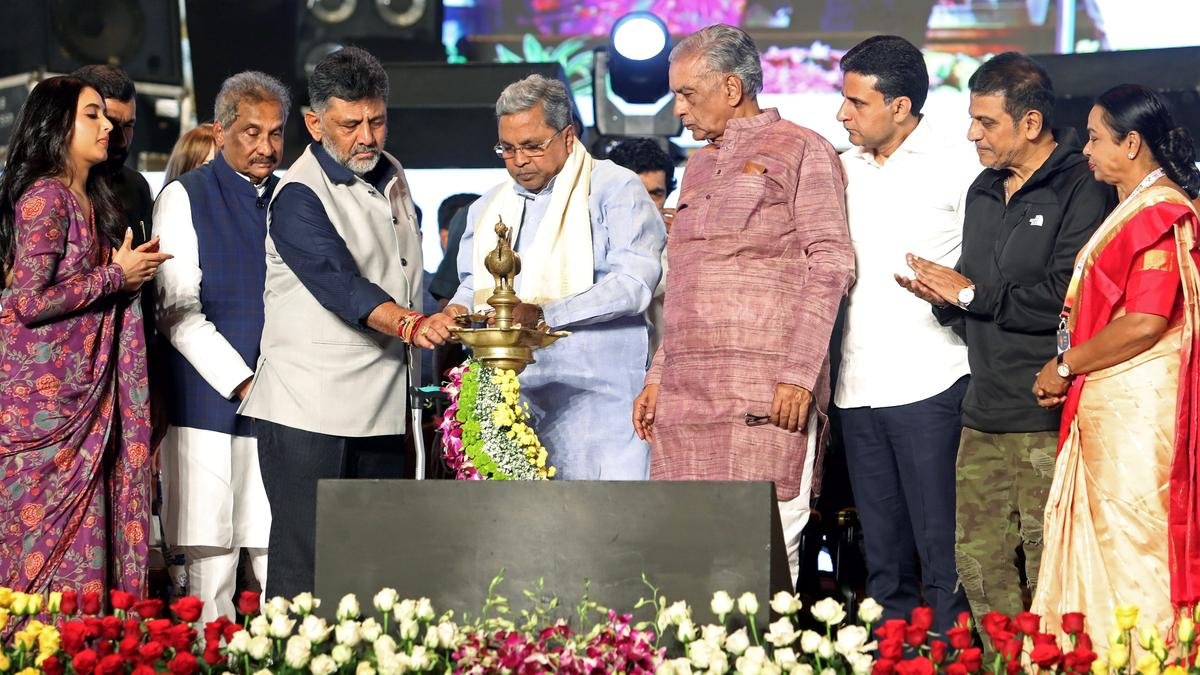 विपक्ष सिने उद्योग के लिए डीसीएम के 'नट और बोल्ट को कसने' के खतरे की निंदा करता है