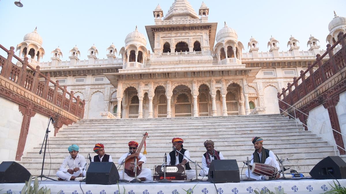 सेक्रेड स्पिरिट फेस्टिवल में धर्मनिरपेक्ष नोट्स का उत्सव