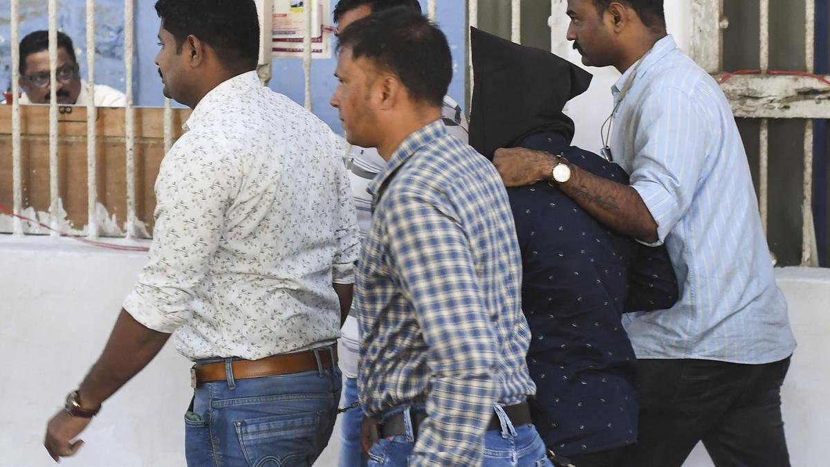सैफ अली खान स्टैबिंग केस: अभियुक्त शेरेफुल इस्लाम शहजाद फाइलें जमानत याचिका, दावा मामला 'गलत' है