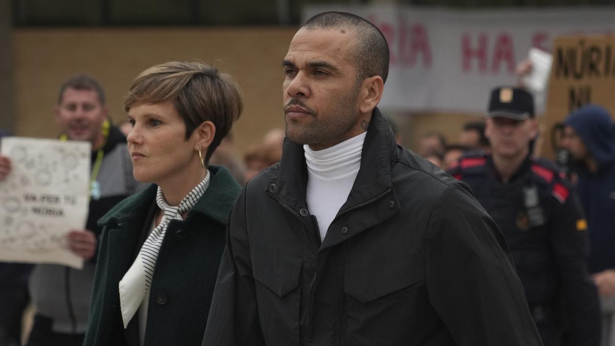 स्पेनिश कोर्ट अपील पर दानी अल्वेस के बलात्कार की सजा को पलट देता है