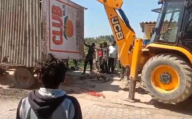 हरियाणा: बुलडोजर पवित्र सरस्वती नदी के तट पर निर्मित मांस की दुकानों पर चलते हैं