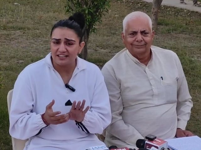 मुझे यातना देना ..., बॉक्सर स्वीटी बरा दर्द फैल गया, आरोपों पर स्पष्टीकरण
