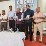 हैंडबुक ऑफ़ क्रिकेट साइकोलॉजी: श्रीनाथ और विश्वनाथ की पुस्तक बेंगलुरु में जारी की गई