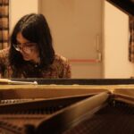 भारत के भव्य पुराने ध्वनिक पियानो का दस्तावेजीकरण, एक समय में एक कुंजी