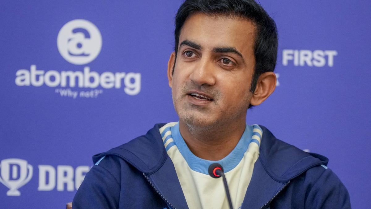 21 वर्षीय इंजीनियरिंग छात्र गौतम गंभीर को खतरे के मेल भेजने के लिए आयोजित किया गया