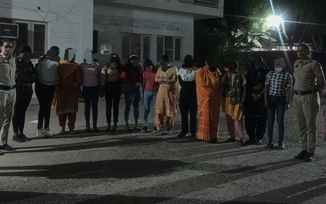 23 लड़कियां गुरुग्राम के पॉश क्षेत्र में शरीर के व्यापार के लिए ग्राहकों की तलाश कर रही थीं, पुलिस ने रास्ता रखा कि रास्ता कहां पाया गया ...