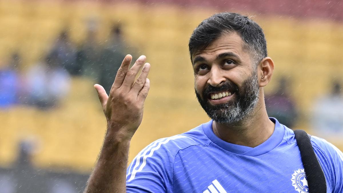 BCCI ने अभिषेक नायर, टी। दिलीप ऑफ कोचिंग कर्तव्यों के बीच फेरबदल किया