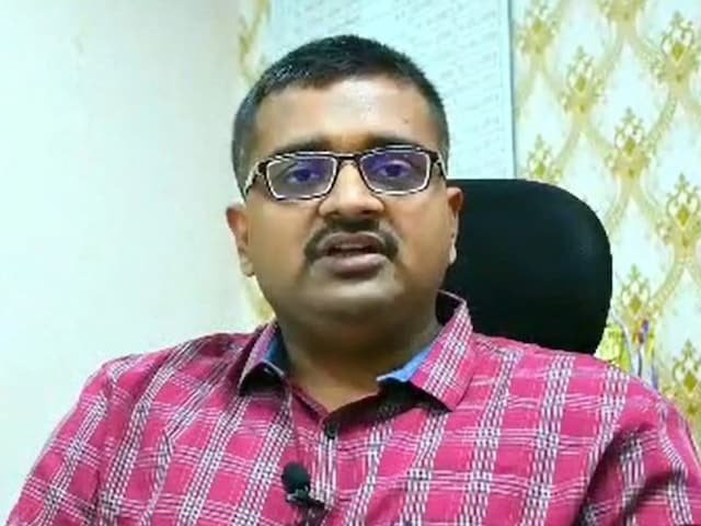 वह कलेक्टर कौन है, घर जाने के लिए छुट्टी, कश्मीर यात्रा करने के लिए गया था