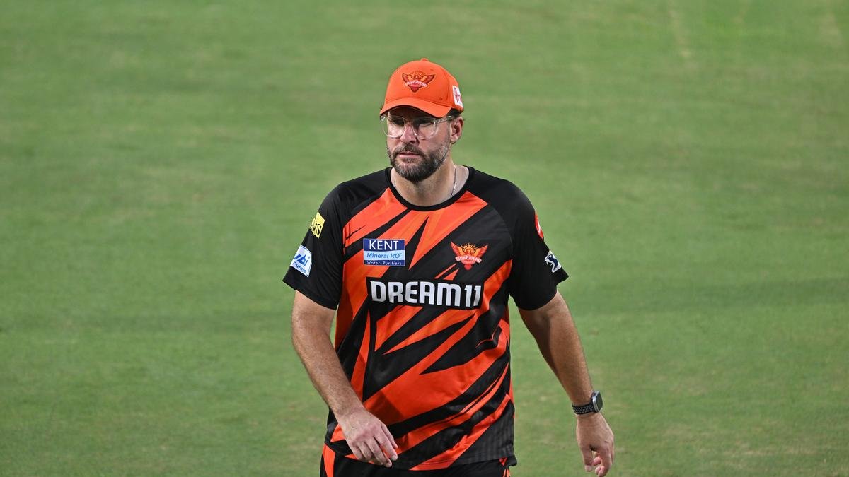 IPL 2025, CSK बनाम SRH | कोच वेटोरी ने धीमी चेन्नई पिच की बेहतर हैंडलिंग के लिए बल्लेबाजों की सराहना की