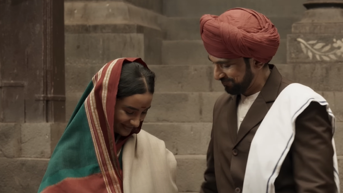 Phule Movie Review: Pratik गांधी ने घर को महात्मा लाया