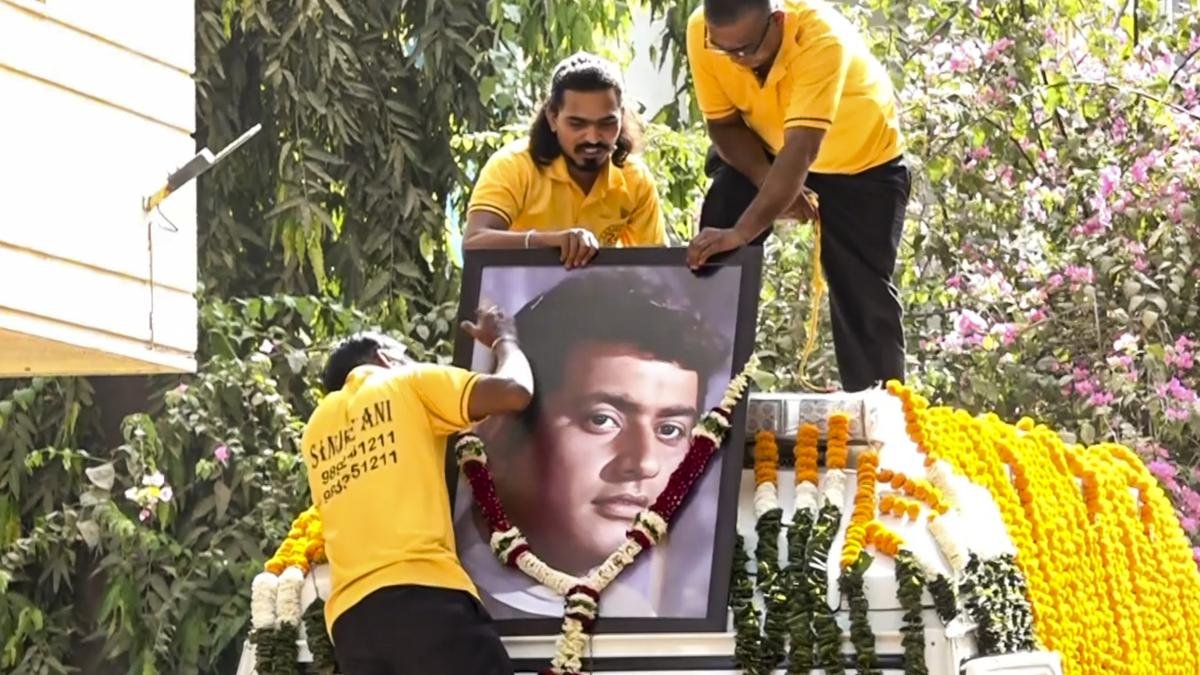 अनुभवी अभिनेता मनोज कुमार ने राज्य सम्मान के साथ अंतिम संस्कार किया