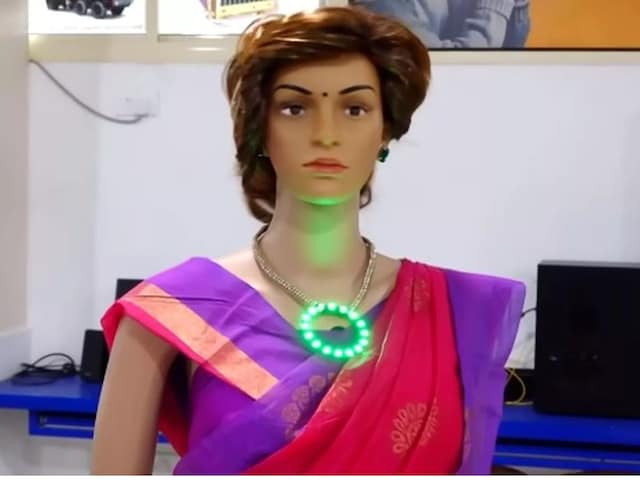 अब हरियाणा में भी, एक रोबोट शिक्षक बच्चों को सिखा रहा है, आइरिस सवालों के जवाब दे रहा है