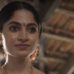 'अय्याना माने' श्रृंखला की समीक्षा: ख़ुशी रावी इस निष्क्रिय हत्या के रहस्य को लंगर डालते हैं