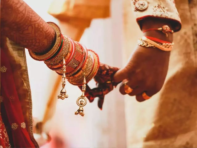 रोग कुंवारी में फैल रहा है, संलग्न रोगियों की भीड़, शादी से पहले ठीक हो जाना चाहिए