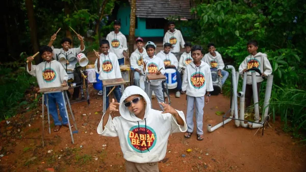 कैसे स्क्रैप बैंड डब्बा बीट की पुनर्नवीनीकरण लय प्रशंसकों पर जीत रही है