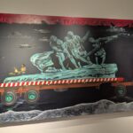 कोच्चि में शो में कलाकार सोवन कुमार के काम राजनीतिक और व्यक्तिगत संघर्षों की खोज करने के लिए एक प्रतीक के रूप में ट्रकों का उपयोग करते हैं