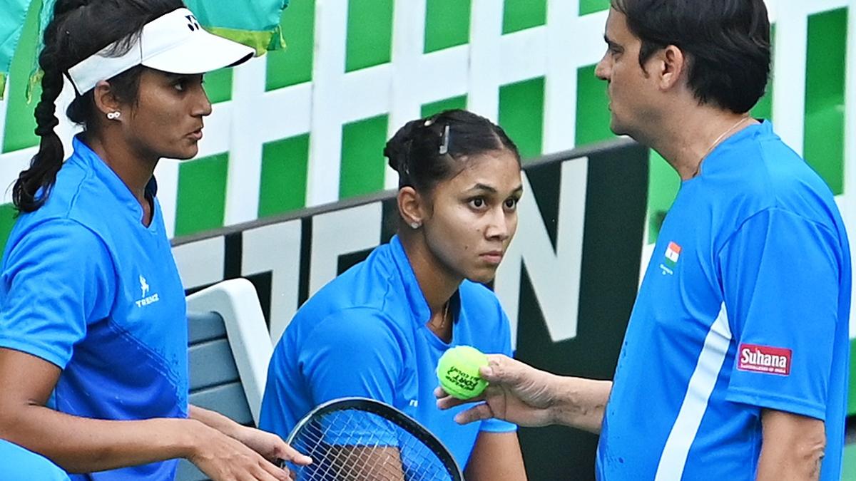 क्या भारतीय लड़कियां इस समय घर पर कटौती करेंगी?