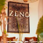 गोवा में, ज़ेनो बाय द सी लुभावनी सूर्यास्त, श्नैप्स और तपस-शैली मेनू प्रदान करता है जो दुनिया भर में व्यंजनों से प्रेरित है