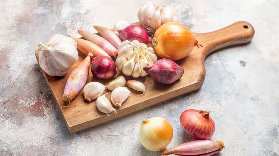 चैत्र नवरात्रि 2025: क्यों प्याज, लहसुन को 9 दिनों के देवी पूजा के दौरान प्रतिबंधित किया जाता है